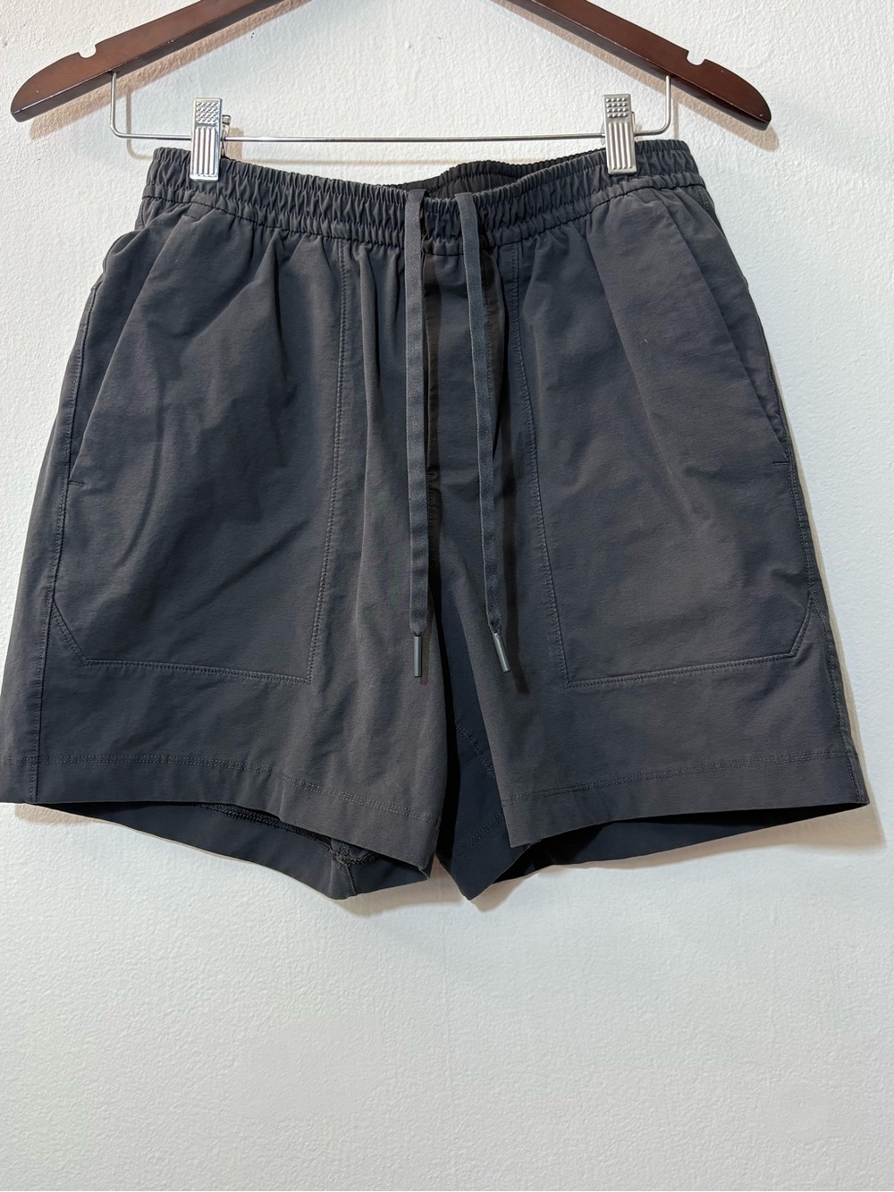 lululemon athletica Men's Drawstring Athletic Shorts — Charcoal Gray